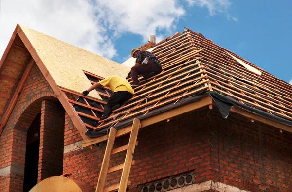 Roofing Contractors’ Tips for Prolonging Roof Life